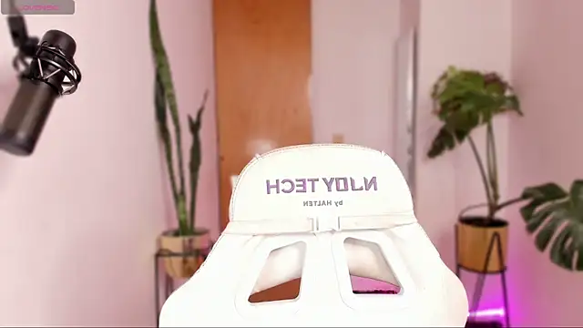 Snapshot of Gingerdoll__ chatting on 01.26.25 Gingerdoll online show from 01.26.25