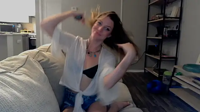 Snapshot of molly_witha_chance chatting on 03.08.25 molly witha chance online show from 03.08.25