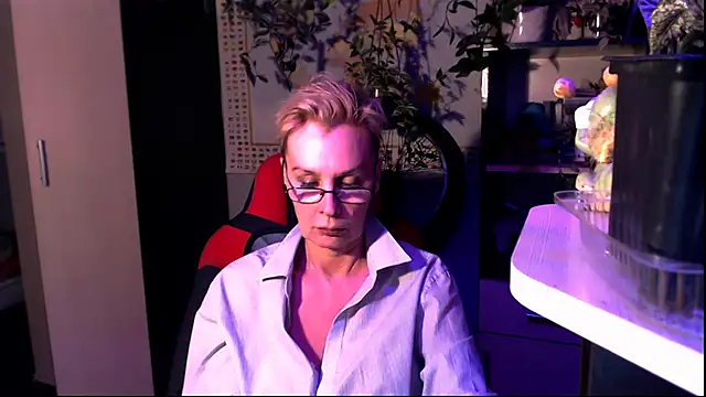 Snapshot of HelgaHimmell chatting on 06.11.26 HelgaHimmell online show from 06.11.26