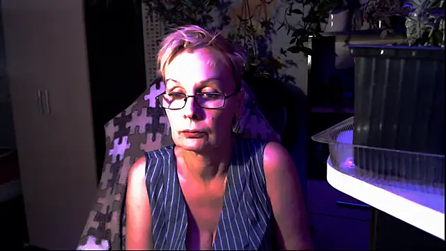 Snapshot of HelgaHimmell chatting on 06.17.26 HelgaHimmell online show from 06.17.26