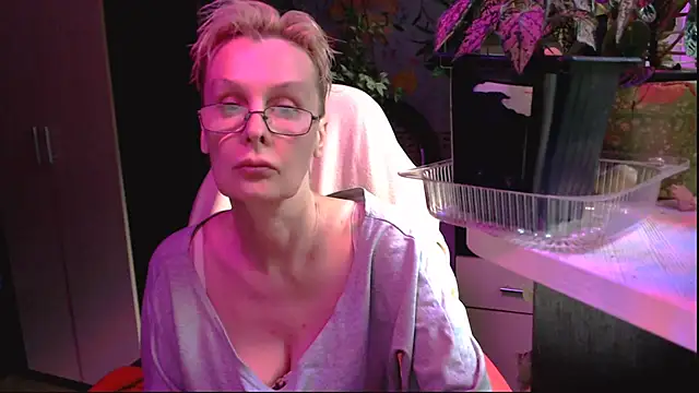 Snapshot of HelgaHimmell chatting on 06.30.26 HelgaHimmell online show from 06.30.26