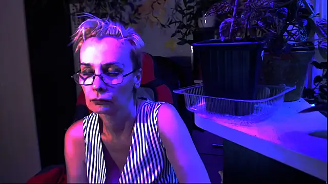 Snapshot of HelgaHimmell chatting on 07.18.26 HelgaHimmell online show from 07.18.26