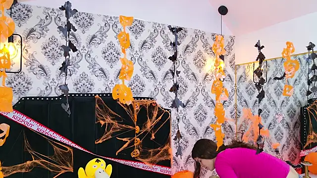 LexaDeRusso online show from 10.23.25