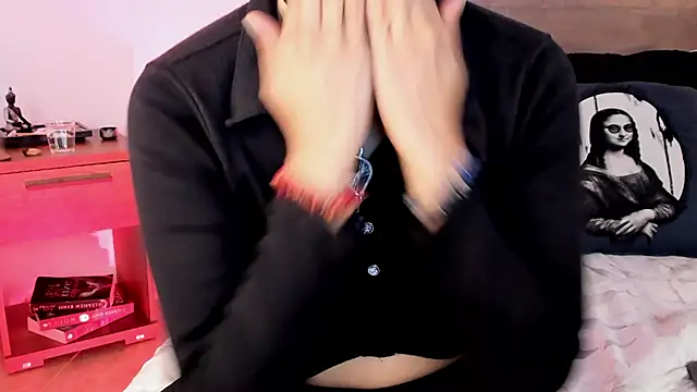 Snapshot of YenniferCurly chatting on 02.07.25 YenniferCurly online show from 02.07.25