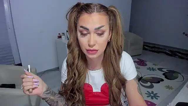 GlossyDiamondX online show from 02.14.25