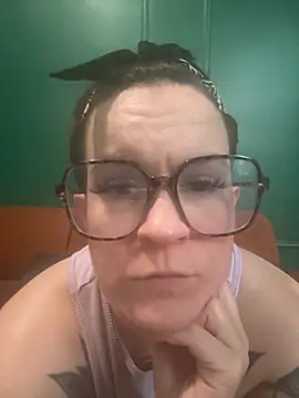 Snapshot of quinnmariexo chatting on 10.19.25 quinnmariexo online show from 10.19.25