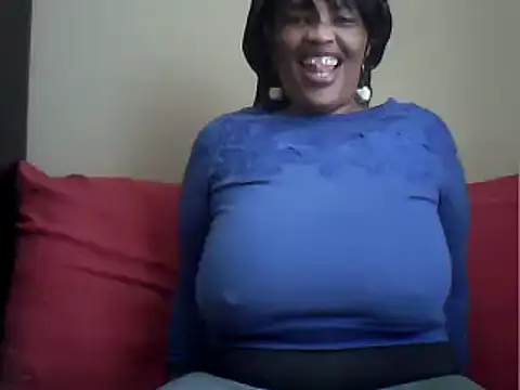 Snapshot of SexxyBoob chatting on 12.03.25 SexxyBoob online show from 12.03.25