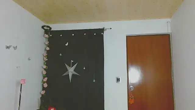 Snapshot of ella_peck chatting on 02.24.26 ella peck online show from 02.24.26