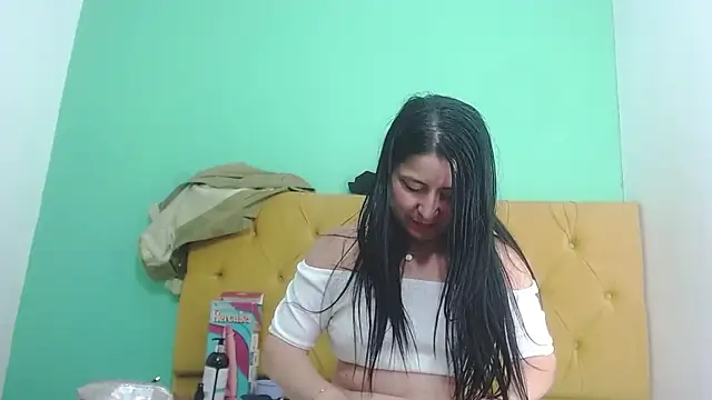 agathacorlincm101 online show from 01.17.25