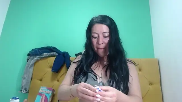 agathacorlincm101 online show from 01.22.25