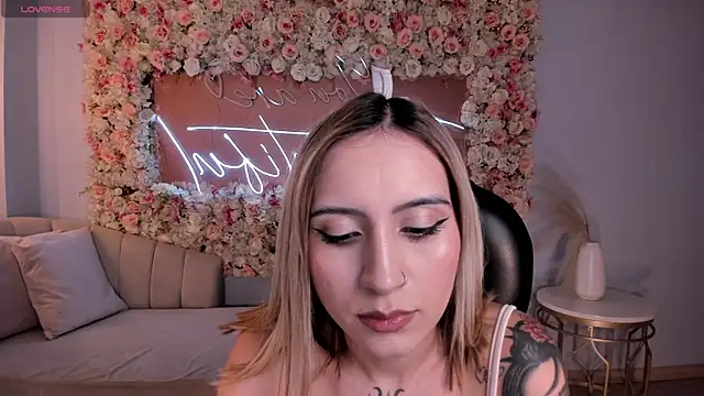 MollySundersX online show from 04.09.26