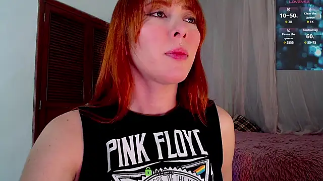 Snapshot of lanaturner_ chatting on 10.25.25 lanaturner online show from 10.25.25