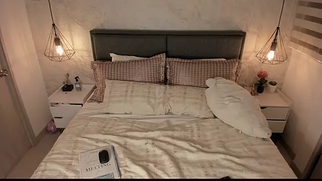 Snapshot of sofia_burman chatting on 09.28.25 sofia burman online show from 09.28.25