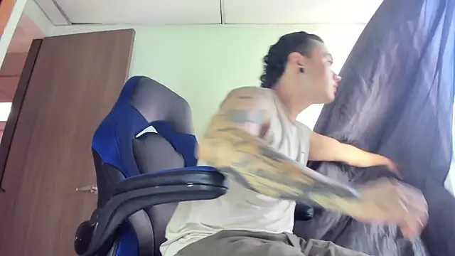 Snapshot of male_pussy chatting on 12.07.24 male pussy online show from 12.07.24