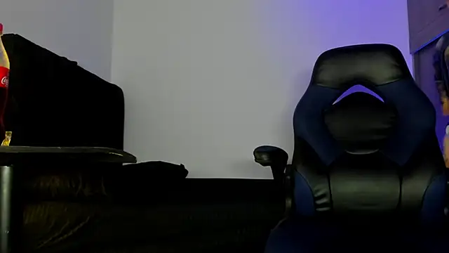 Snapshot of male_pussy chatting on 10.08.25 male pussy online show from 10.08.25