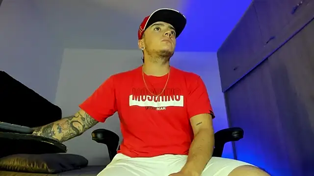 Snapshot of male_pussy chatting on 10.22.25 male pussy online show from 10.22.25