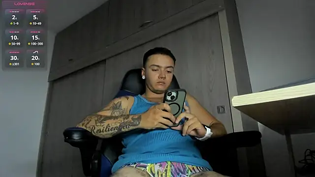 Snapshot of male_pussy chatting on 05.28.26 male pussy online show from 05.28.26