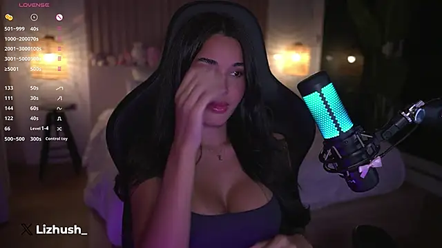 Snapshot of Lizhush_ chatting on 02.18.25 Lizhush online show from 02.18.25