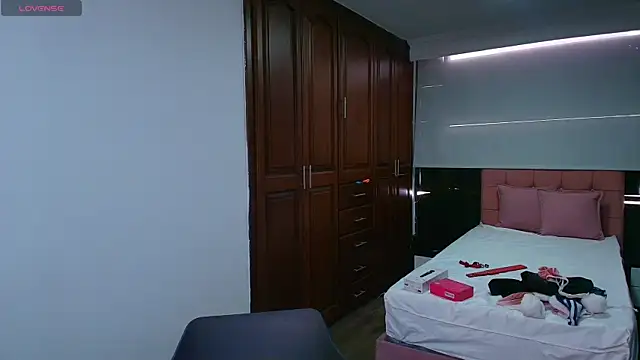 Raquel jones online show from 09.10.25