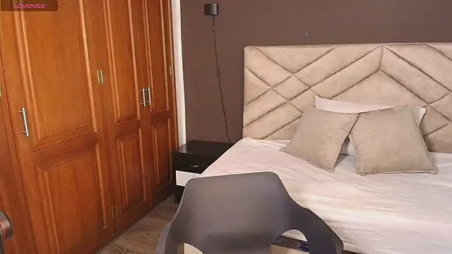 Raquel jones online show from 11.12.25