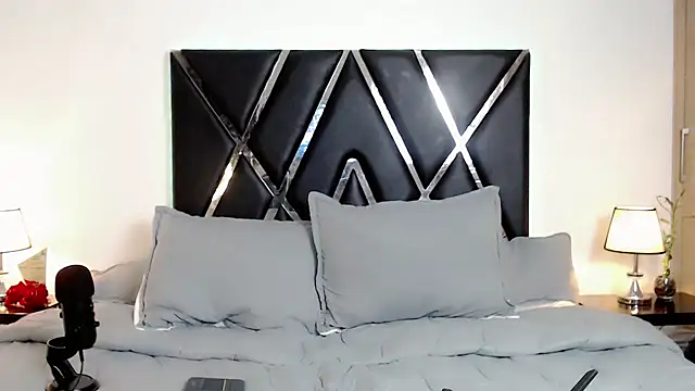 Snapshot of AnikaDragun chatting on 03.09.25 AnikaDragun online show from 03.09.25