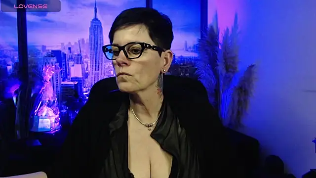 Snapshot of ninarandmann chatting on 04.21.26 ninarandmann online show from 04.21.26