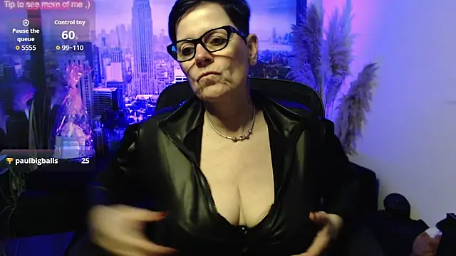Snapshot of ninarandmann chatting on 04.29.26 ninarandmann online show from 04.29.26