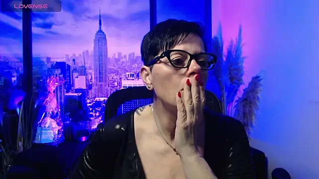 Snapshot of ninarandmann chatting on 04.30.26 ninarandmann online show from 04.30.26
