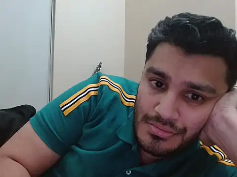 Snapshot of robintoit chatting on 02.05.26 robintoit online show from 02.05.26