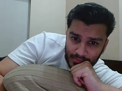 Snapshot of robintoit chatting on 02.11.26 robintoit online show from 02.11.26