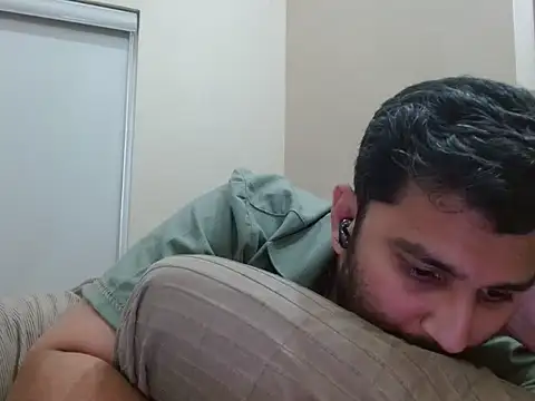 Snapshot of robintoit chatting on 02.14.26 robintoit online show from 02.14.26