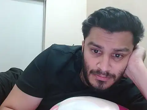 Snapshot of robintoit chatting on 03.01.26 robintoit online show from 03.01.26