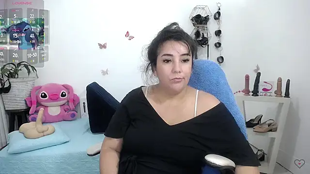 Snapshot of mom_hot__ chatting on 06.28.26 mom hot online show from 06.28.26