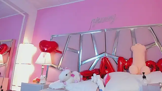 Snapshot of Bonniepark chatting on 02.14.25 Bonniepark online show from 02.14.25