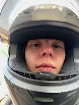 Snapshot of Bonniepark chatting on 03.11.25 Bonniepark online show from 03.11.25