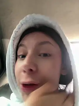 Snapshot of Bonniepark chatting on 03.17.25 Bonniepark online show from 03.17.25