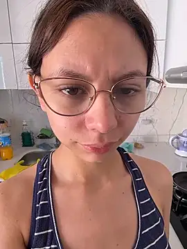 Snapshot of Bonniepark chatting on 11.12.25 Bonniepark online show from 11.12.25