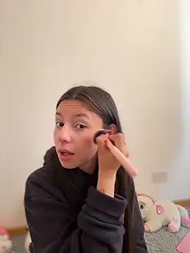 Snapshot of Bonniepark chatting on 12.01.25 Bonniepark online show from 12.01.25