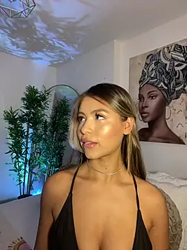  laura 02 online show from 12.19.24