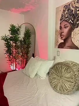  laura 02 online show from 12.23.24