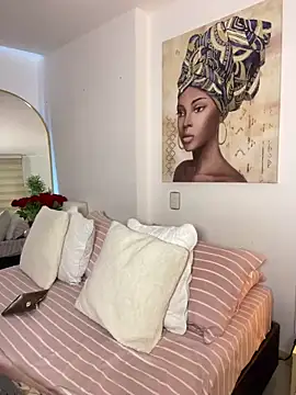  laura 02 online show from 01.31.25