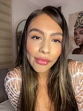  laura 02 online show from 09.15.25