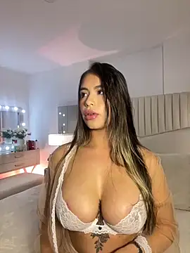  laura 02 online show from 11.19.25