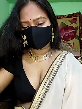 Idhika Paul online show from 03.11.25