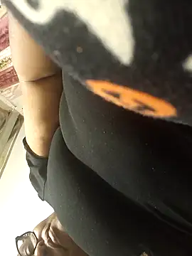 Snapshot of HOTSUGARX5 chatting on 01.12.25 HOTSUGARX5 online show from 01.12.25