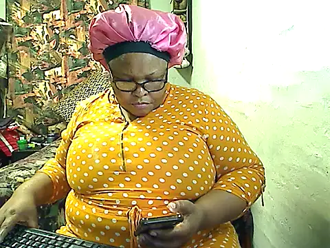 Snapshot of HOTSUGARX5 chatting on 11.11.25 HOTSUGARX5 online show from 11.11.25