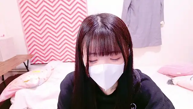 Snapshot of irohani_usagi chatting on 12.18.24 irohani usagi online show from 12.18.24