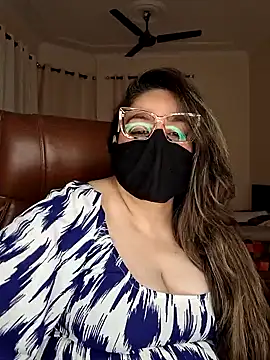 Snapshot of SEXY-Sardarni chatting on 12.23.24 SEXY-Sardarni online show from 12.23.24