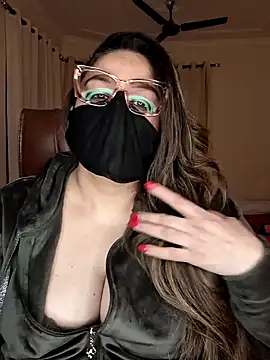 Snapshot of SEXY-Sardarni chatting on 12.24.24 SEXY-Sardarni online show from 12.24.24