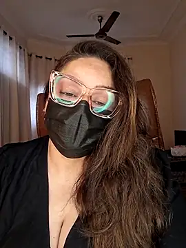 Snapshot of SEXY-Sardarni chatting on 12.20.25 SEXY-Sardarni online show from 12.20.25